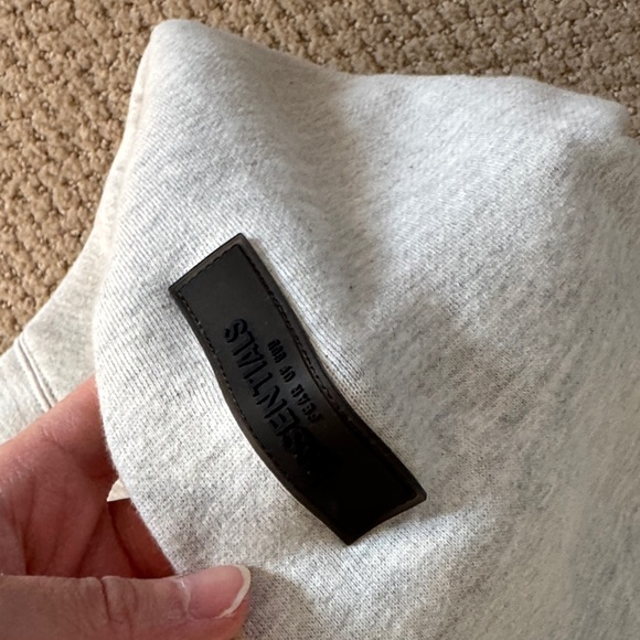 Essentials Fear of God Gray Hoodie with 1977 Print womens XXS - Picture 3 of 4